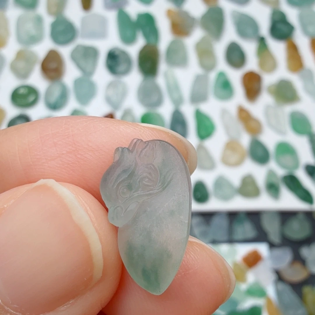 定制翡翠未镶嵌小龙