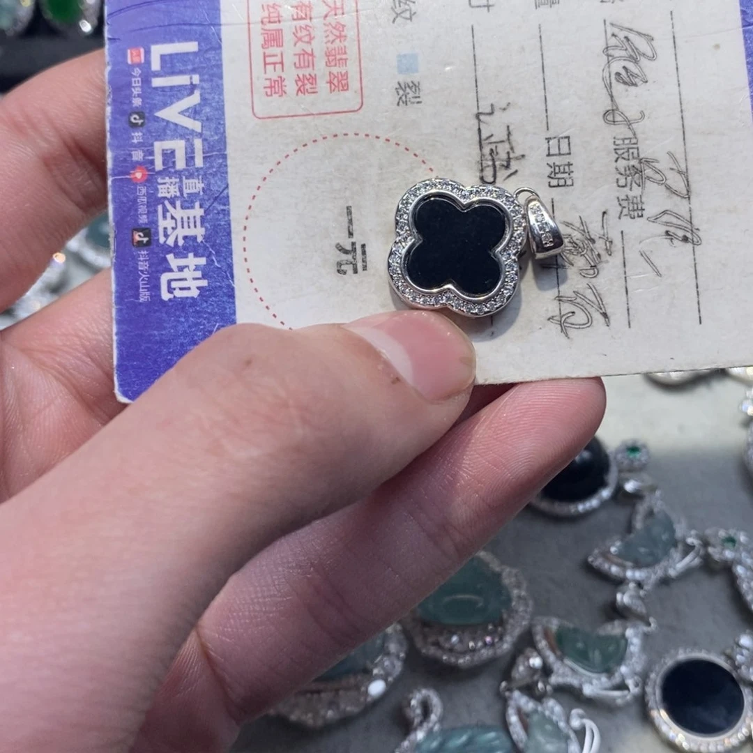 翡翠颈饰未镶嵌翡翠