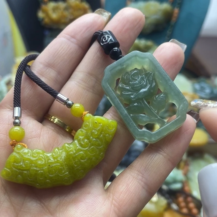 蛇纹石玉合金颈饰