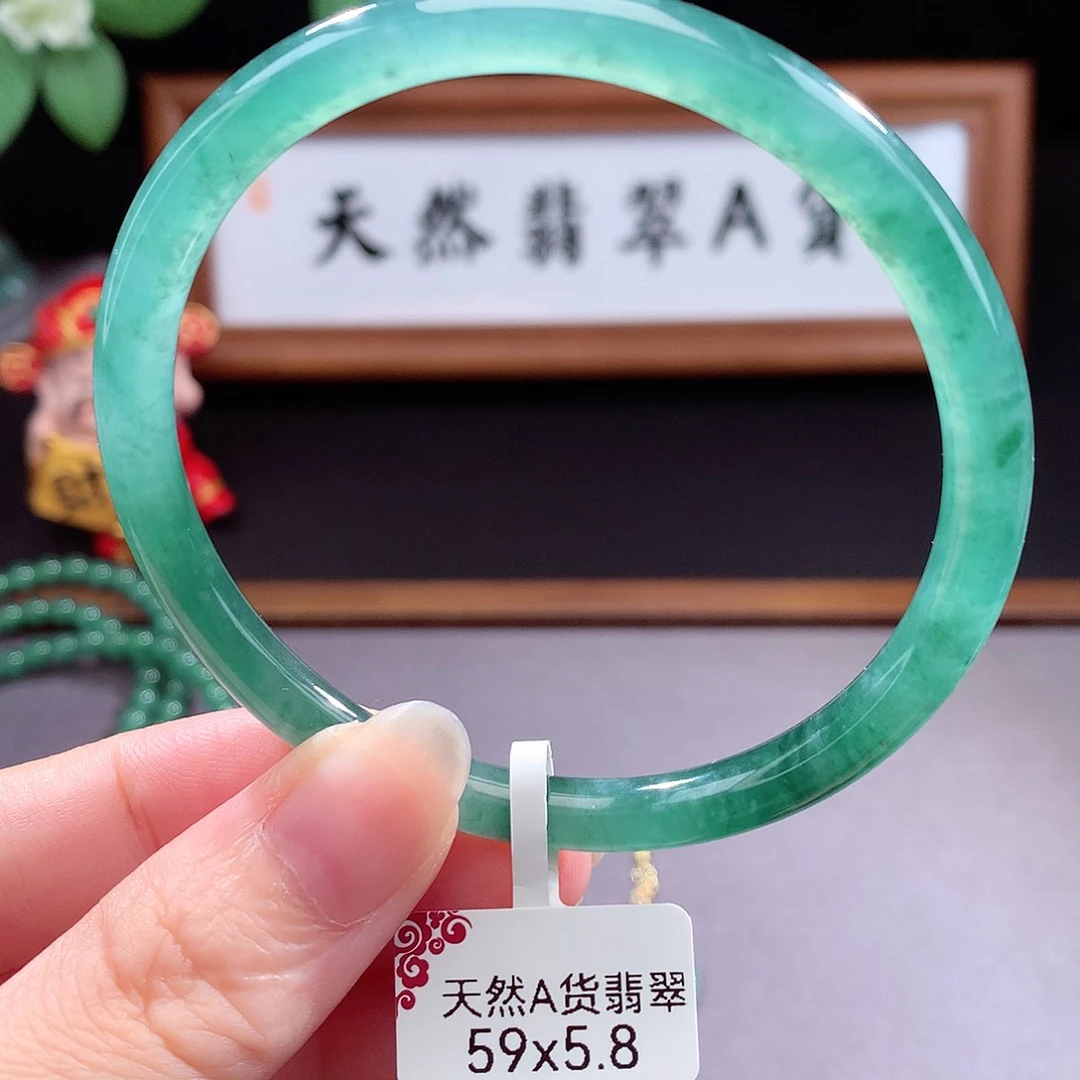未镶嵌手镯（圆镯）翡翠