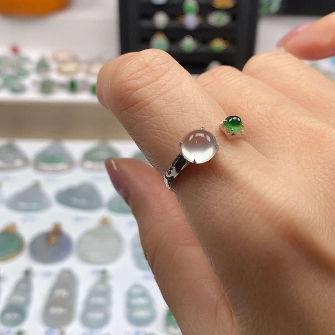 翡翠18K金镶嵌戒指戒指