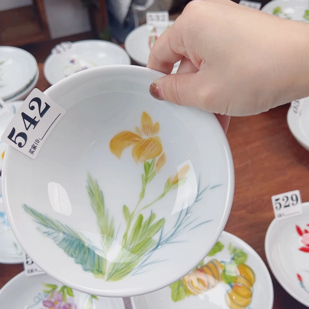 景德镇陶瓷手工手绘制作