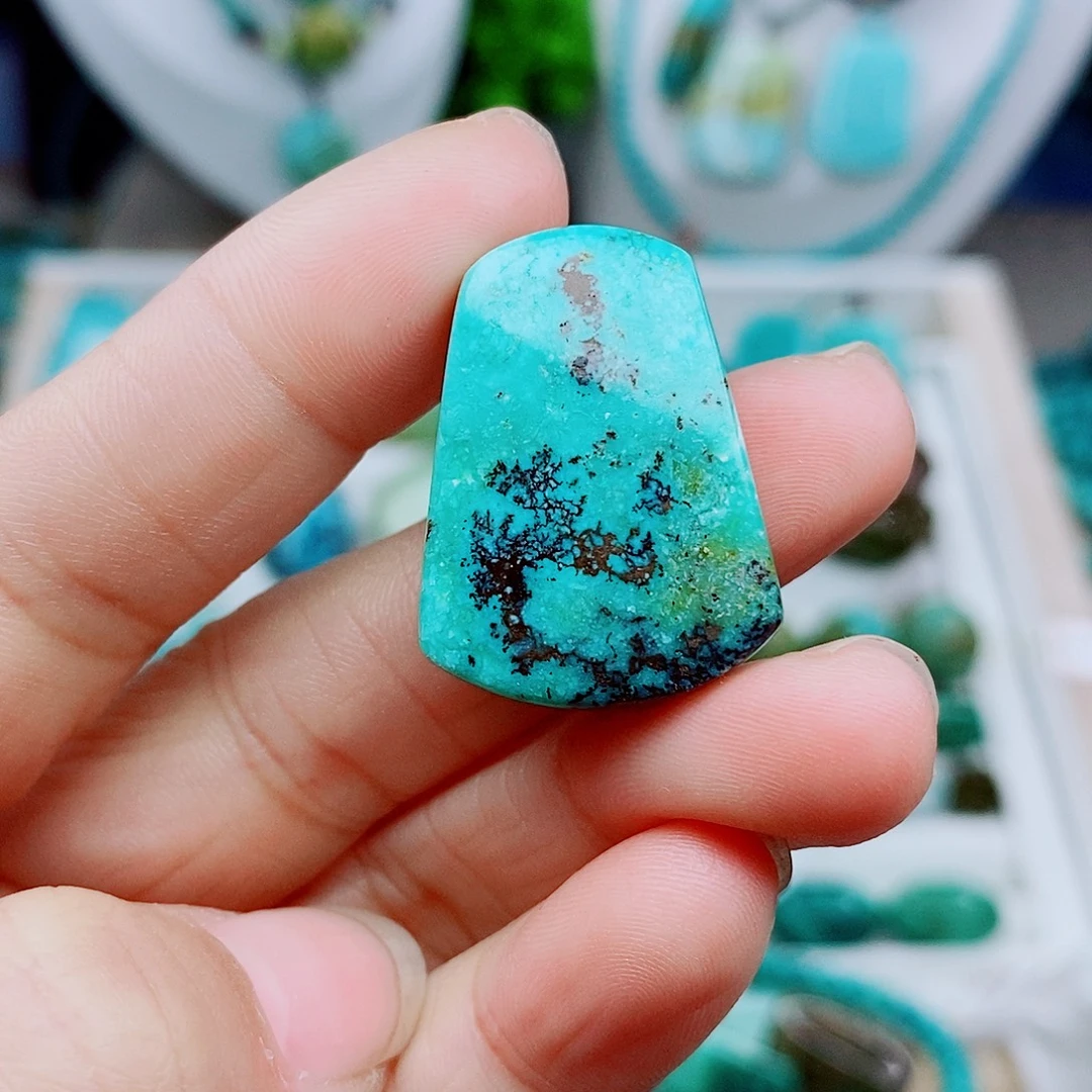 绿松石未镶嵌颈饰