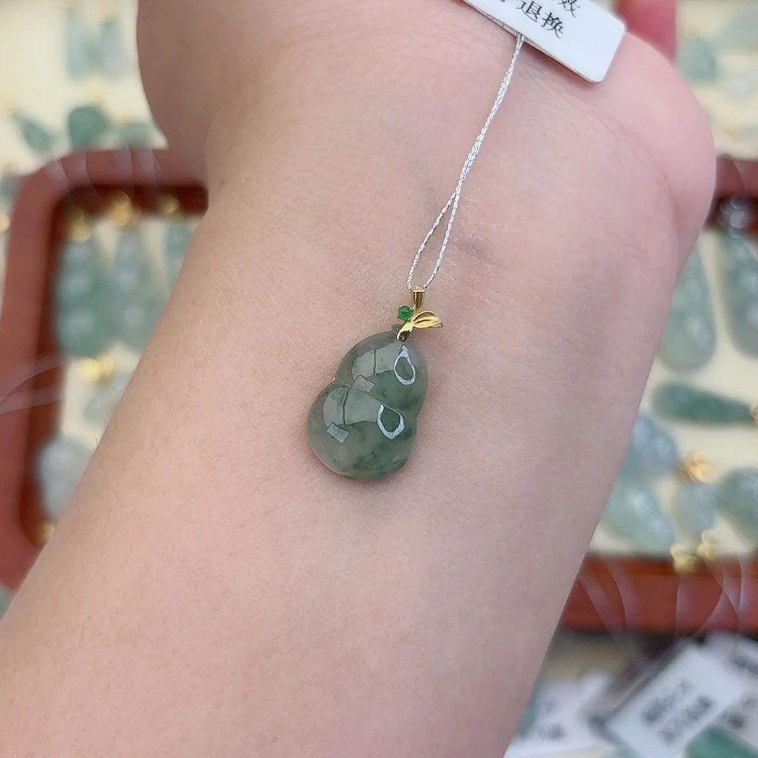 翡翠18K金镶嵌颈饰夏**年葫芦