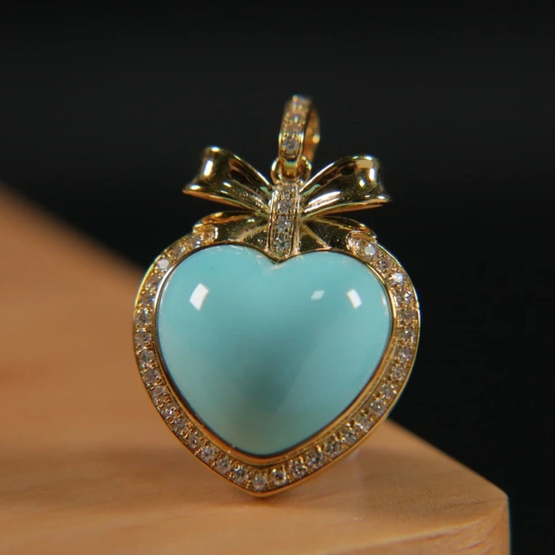 原矿绿松石18K爱心吊坠,裸石13.5×12×6mm,外围17×25×7.5mm,4.04g