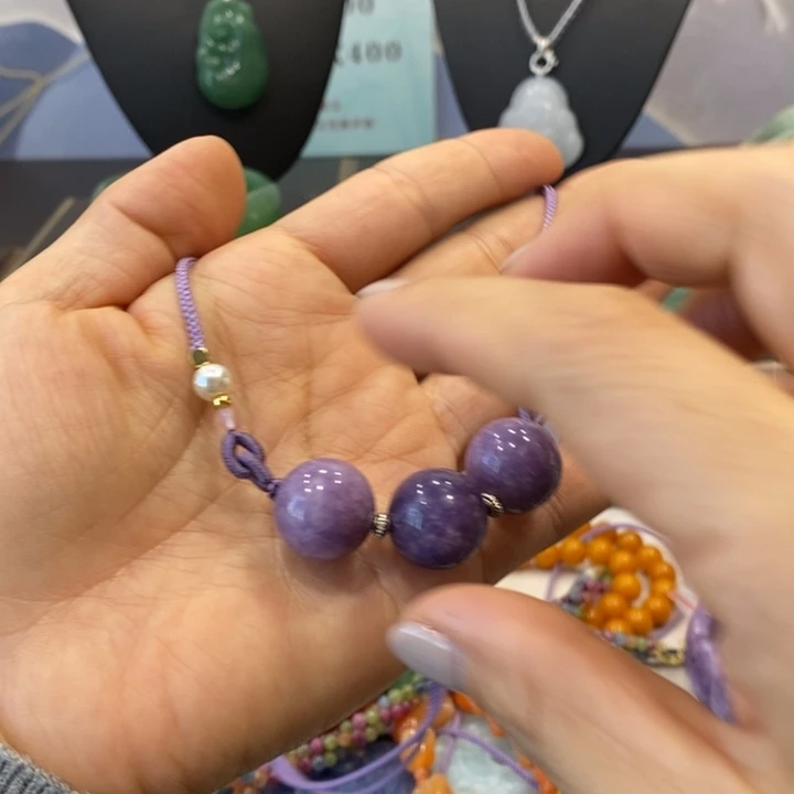 石英岩玉未镶嵌颈饰