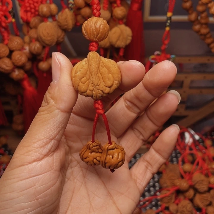 木质类龙纹桃枭挂件