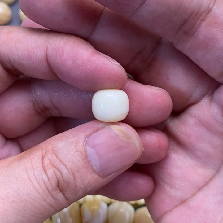 未镶嵌蜜蜡裸石你***文老型