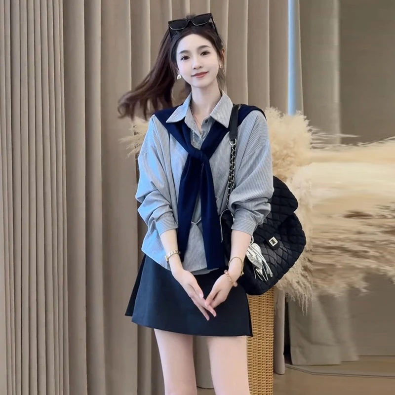 韩系减龄时尚披肩搭配衬衫套装女秋季新款洋气设计感遮肚条纹衬衫