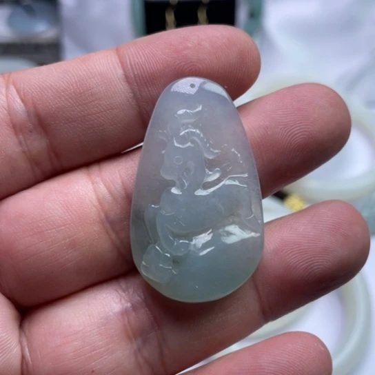 翡翠未镶嵌颈饰承***远挂件