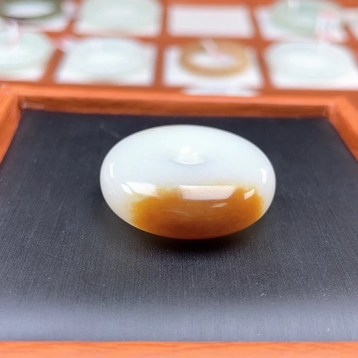 颈饰未镶嵌和田玉糖白羊脂级别