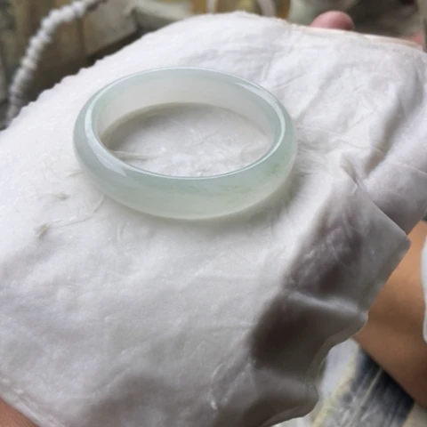 石英质玉手镯未镶嵌?***凉