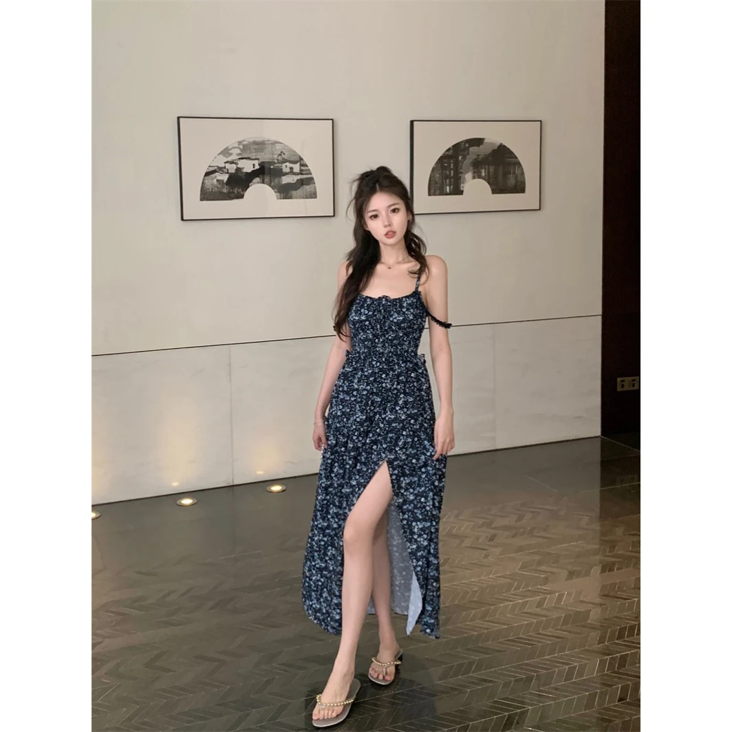 法式复古碎花吊带连衣裙女夏季气质高腰开叉裙子休闲显瘦a字长裙