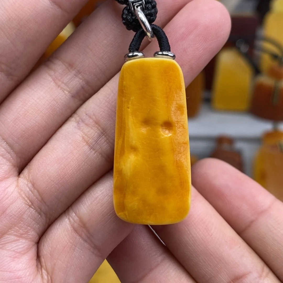 琥珀吊坠(赠链)未镶嵌