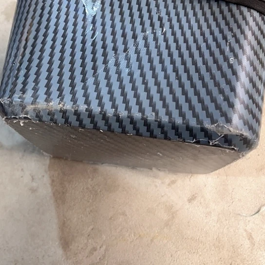 硬壳瑕疵小药箱一个。