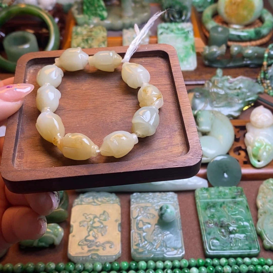 和田玉挂件未镶嵌黄*久