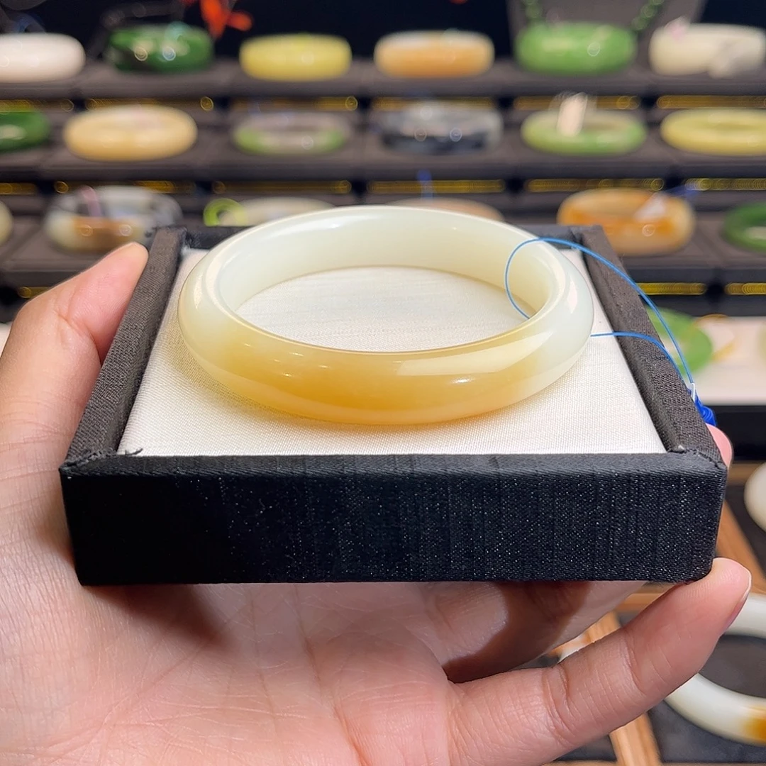 和田玉未镶嵌手镯柔光糖白