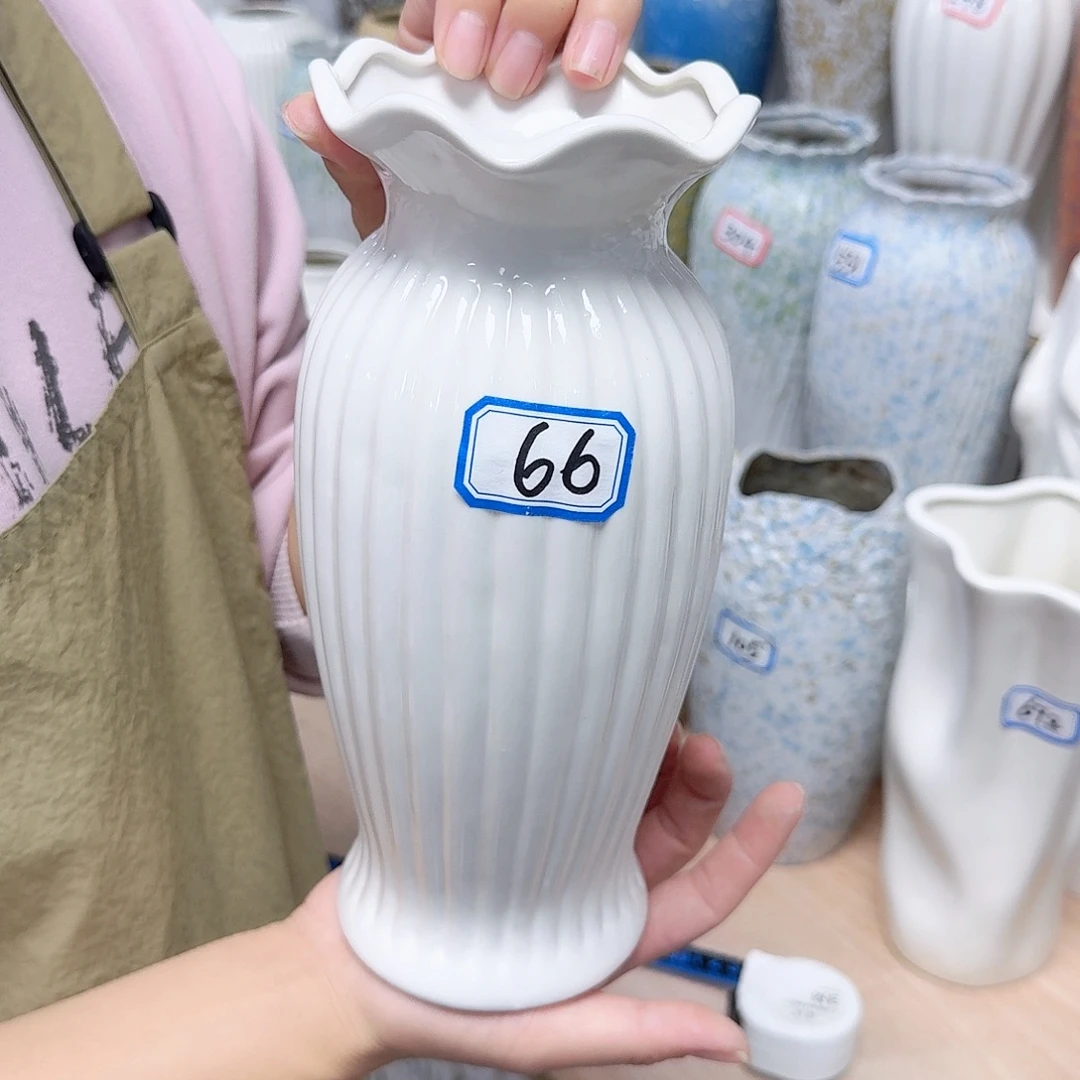 66号亮釉陶瓷高23厘米一个