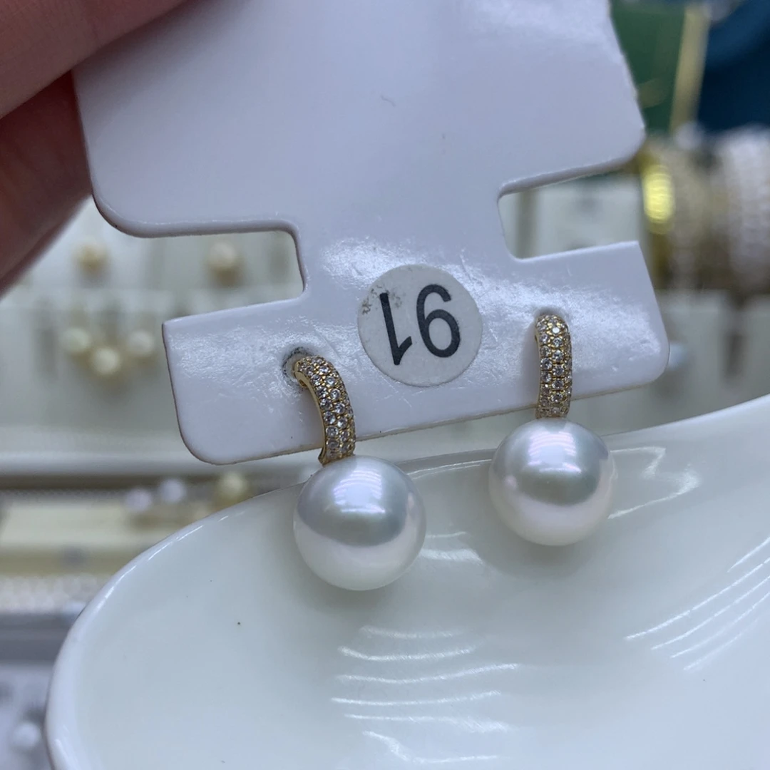 耳饰18K金镶嵌淡水珍珠