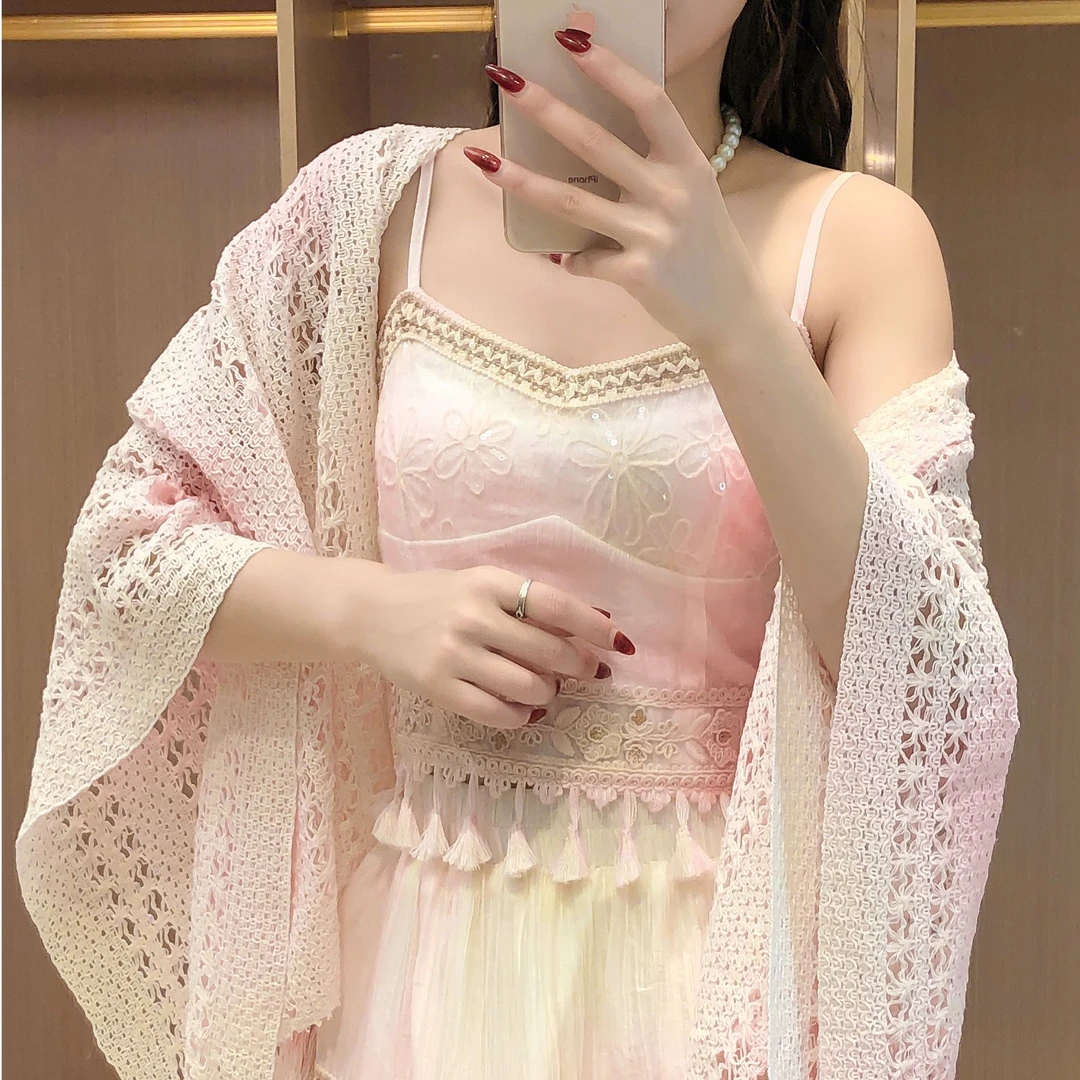 艾日秀夏多巴胺出游穿搭气质外搭斗篷披风围巾针织镂空开衫 F0285