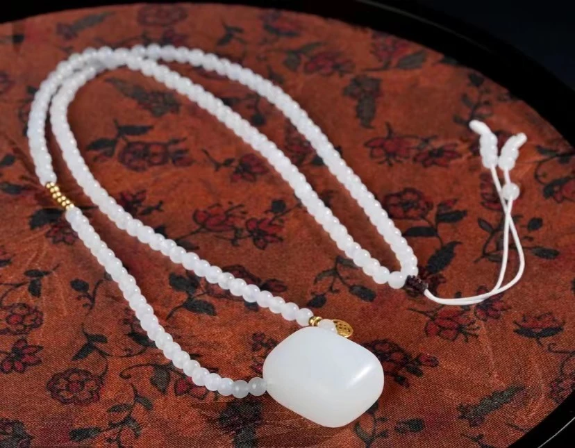 【同庆珍品】18k金和田玉俄巴沙方颈饰 LM09