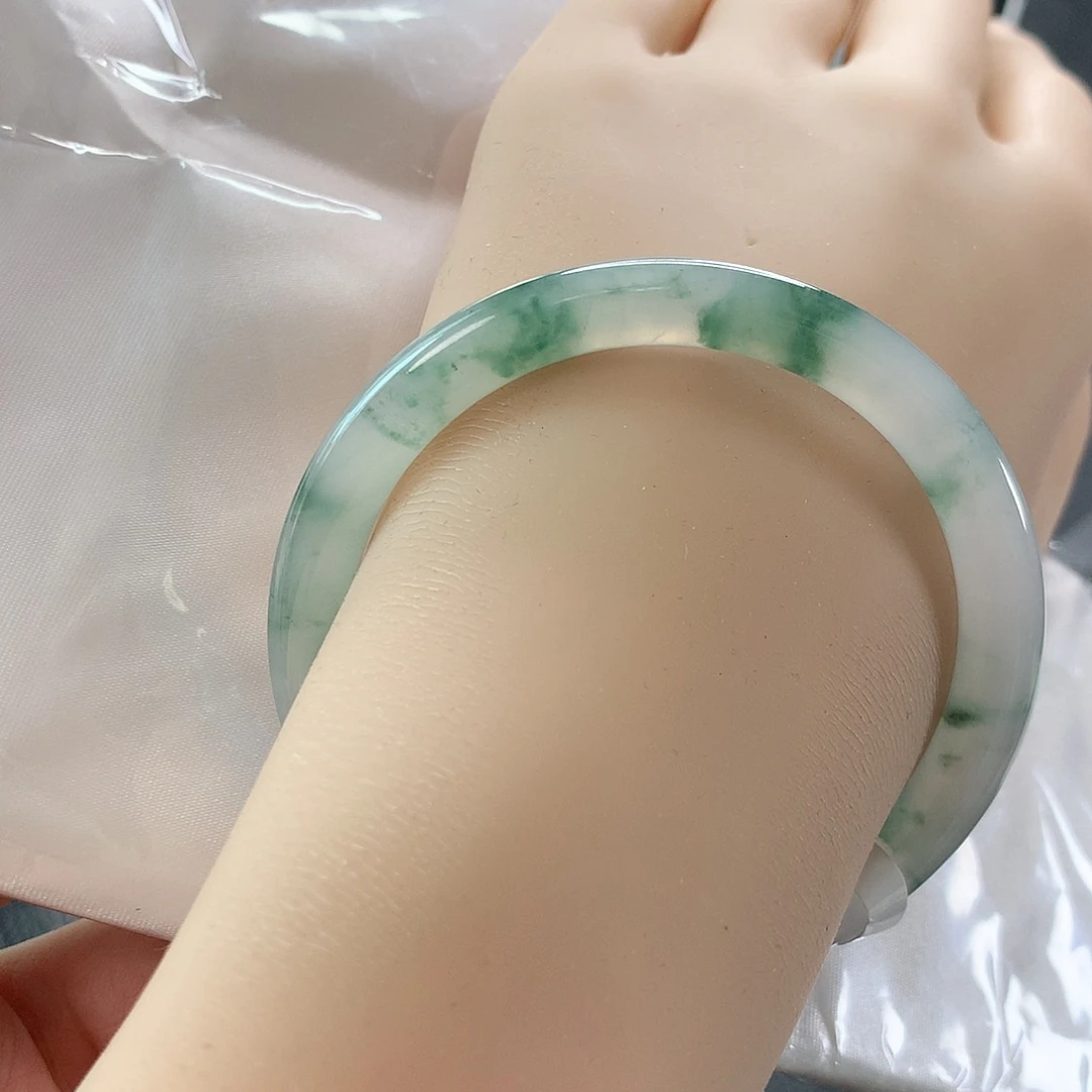 翡翠手镯（圆镯）未镶嵌⑨⑧