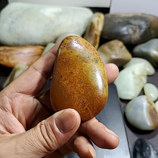 青***手未镶嵌和田玉把件
