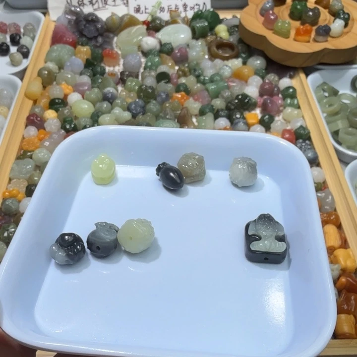 六***哈和田玉未镶嵌珠宝半成品