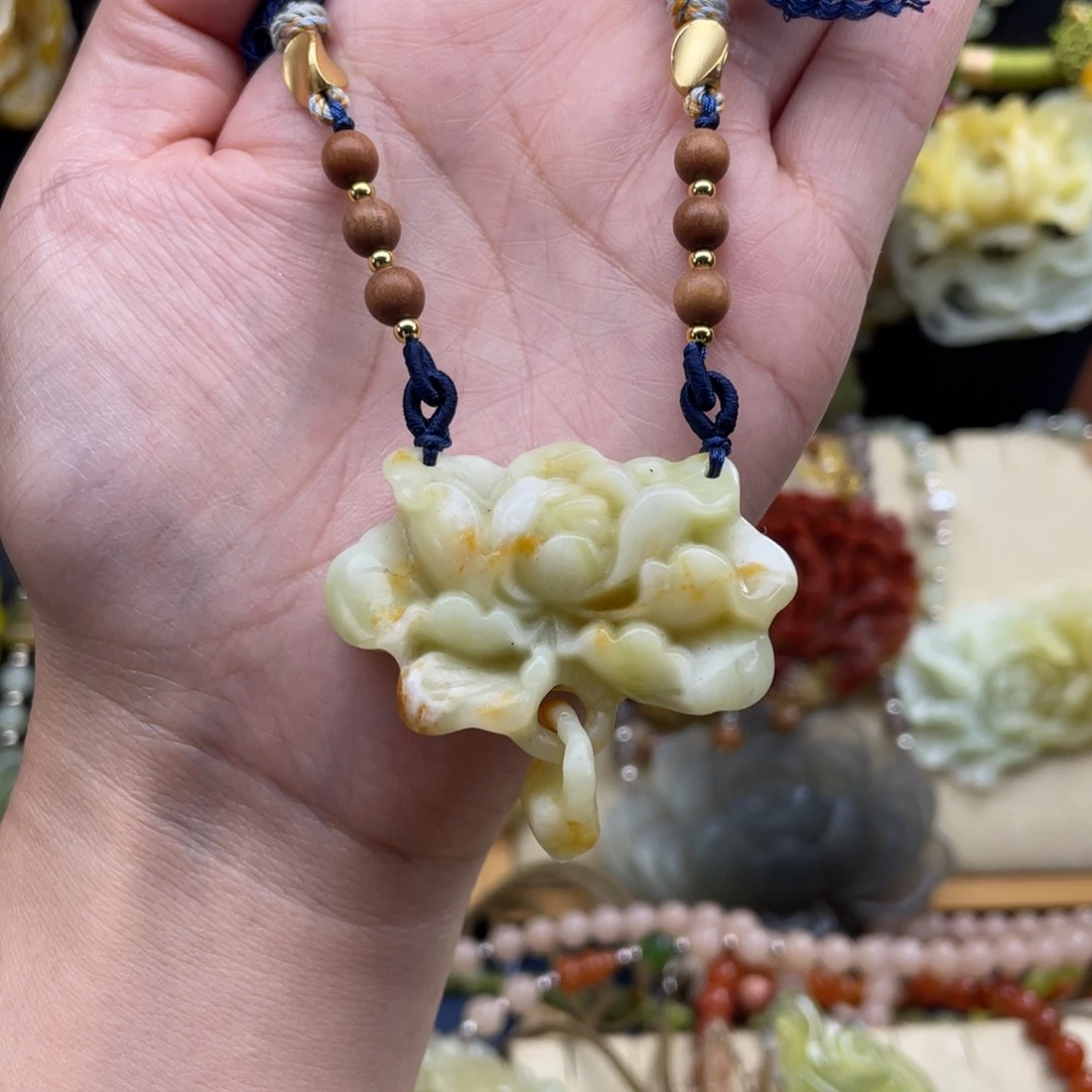 蛇纹石玉未镶嵌颈饰