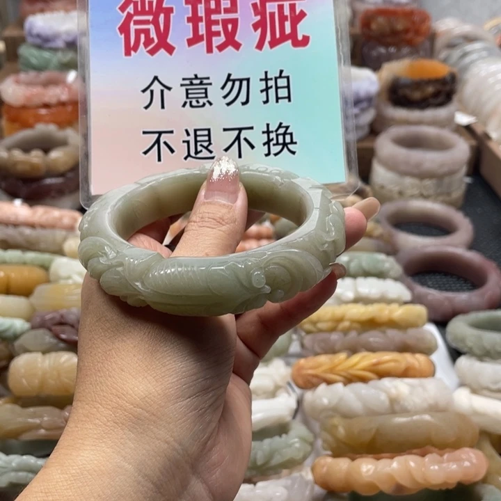 大***妞未镶嵌手镯石英质玉