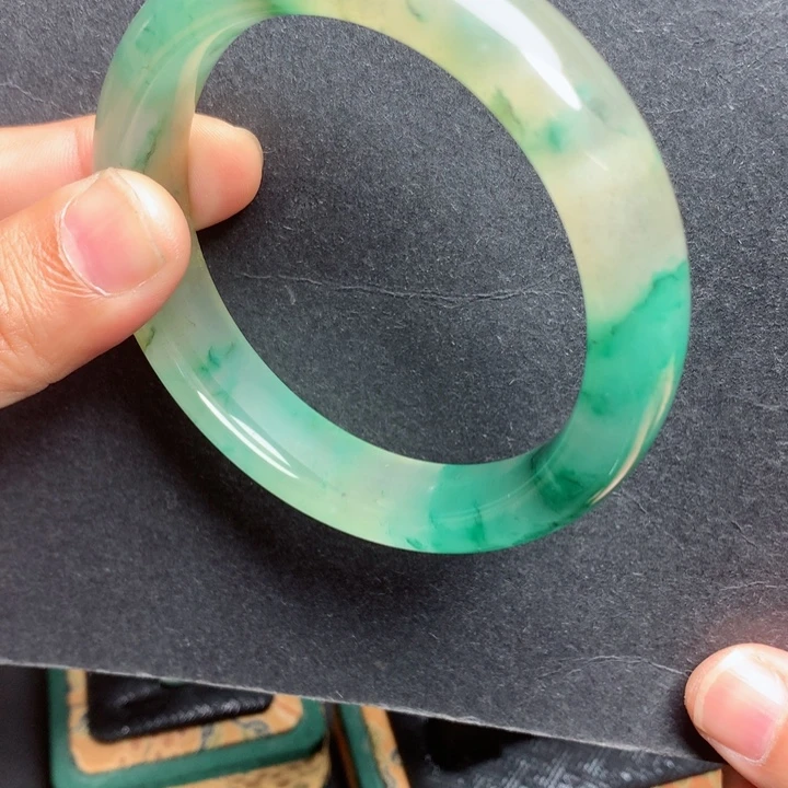 未镶嵌手镯石英质玉