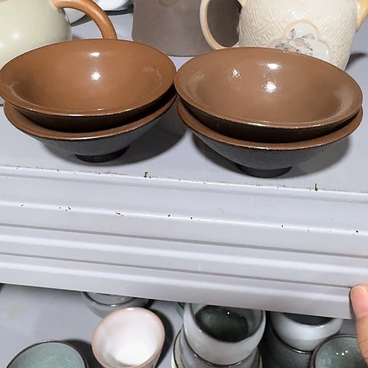 主人杯一个，瓷。。品茗