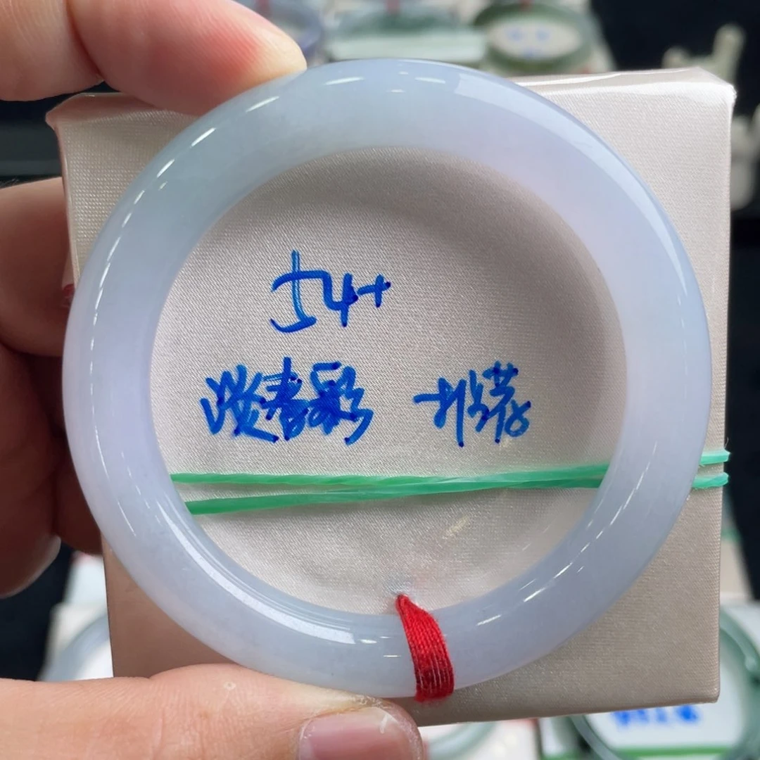 翡翠手镯未镶嵌翡翠手镯