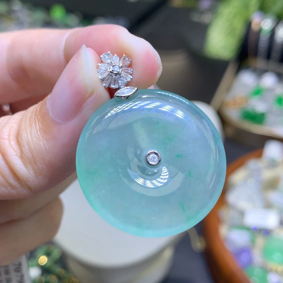 颈饰18K金镶嵌翡翠