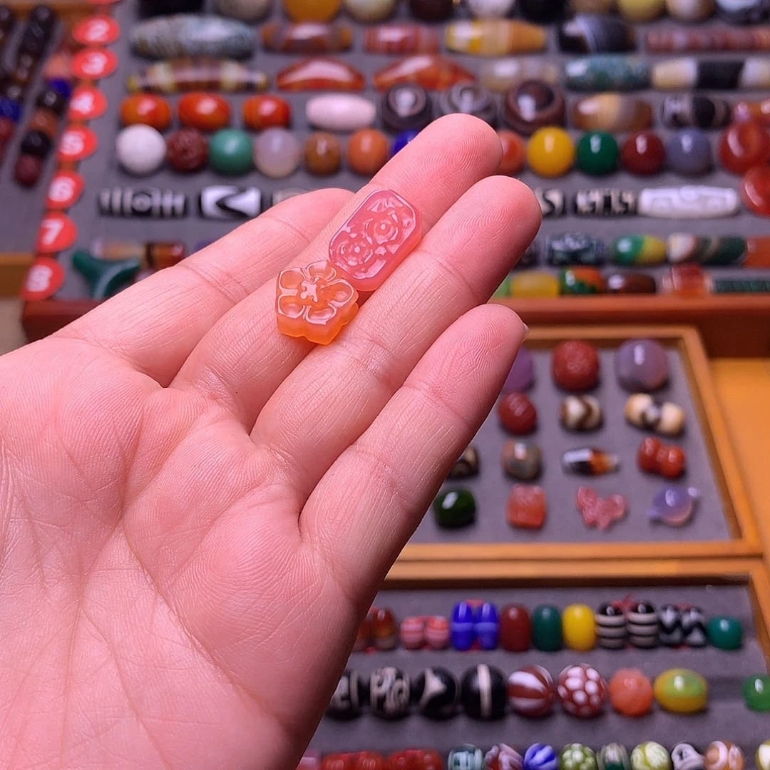 鲸****玛瑙/玉髓未镶嵌颈饰