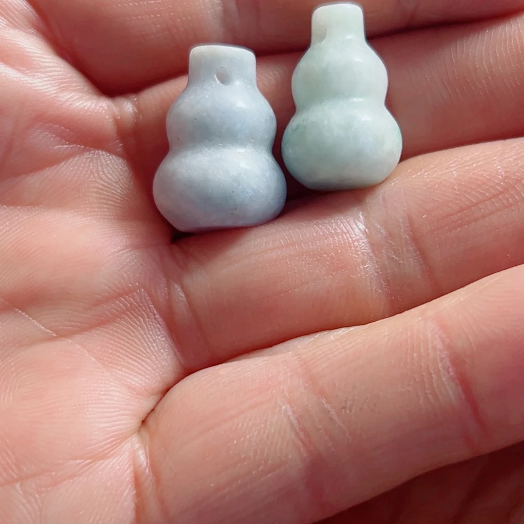 翡翠未镶嵌颈饰葫芦