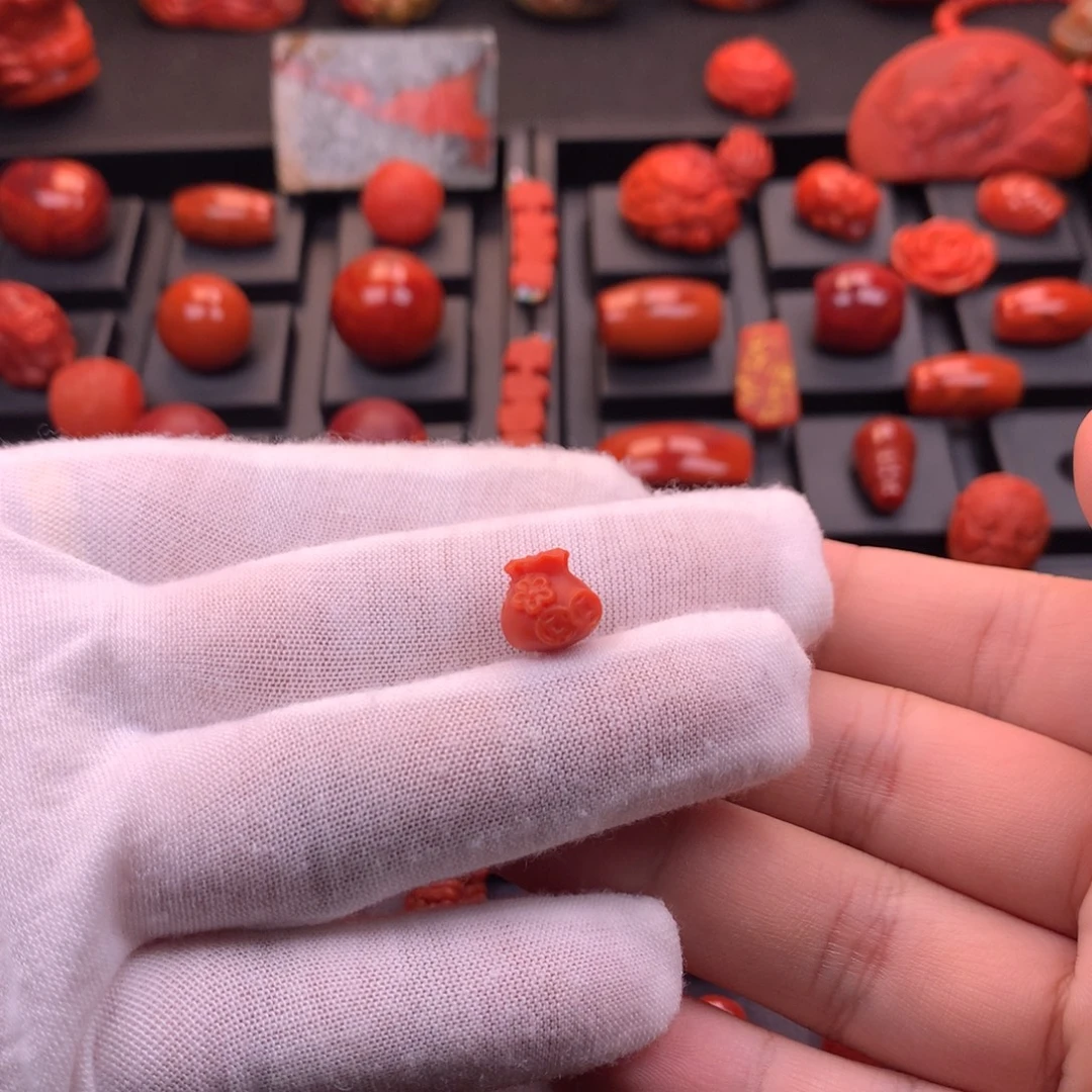 南红玛瑙未镶嵌精工雕刻柿子红小福袋10.5mm