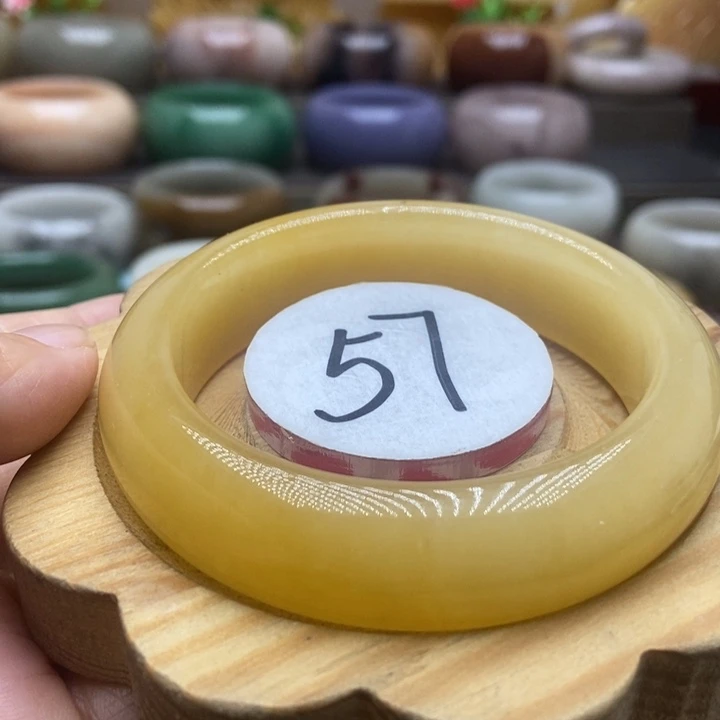 未镶嵌手镯石英质玉