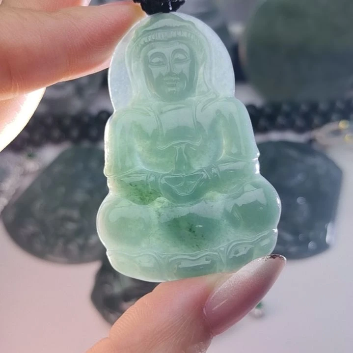 翡翠颈饰未镶嵌天然的A货翡翠多样性发货