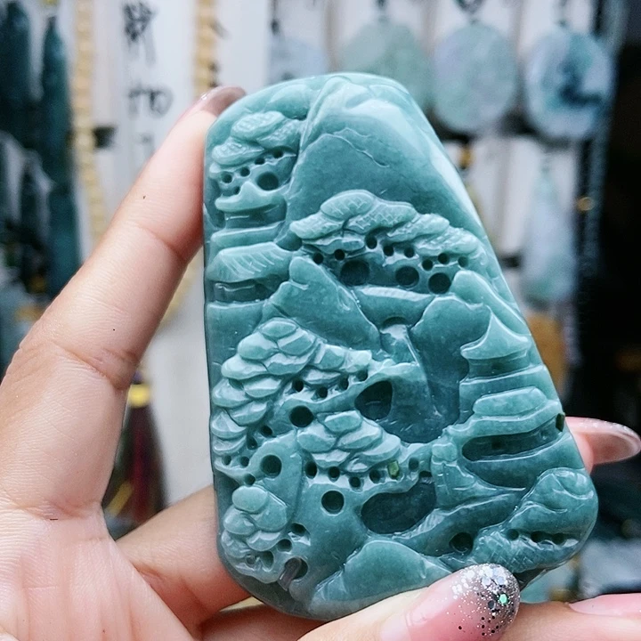 颈饰足铂镶嵌翡翠翡翠