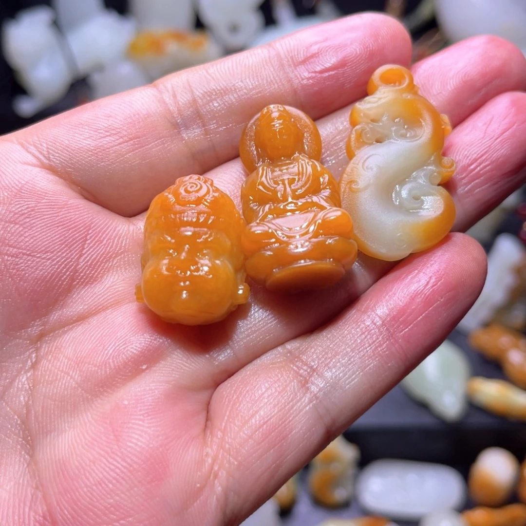 和田玉未镶嵌颈饰简*