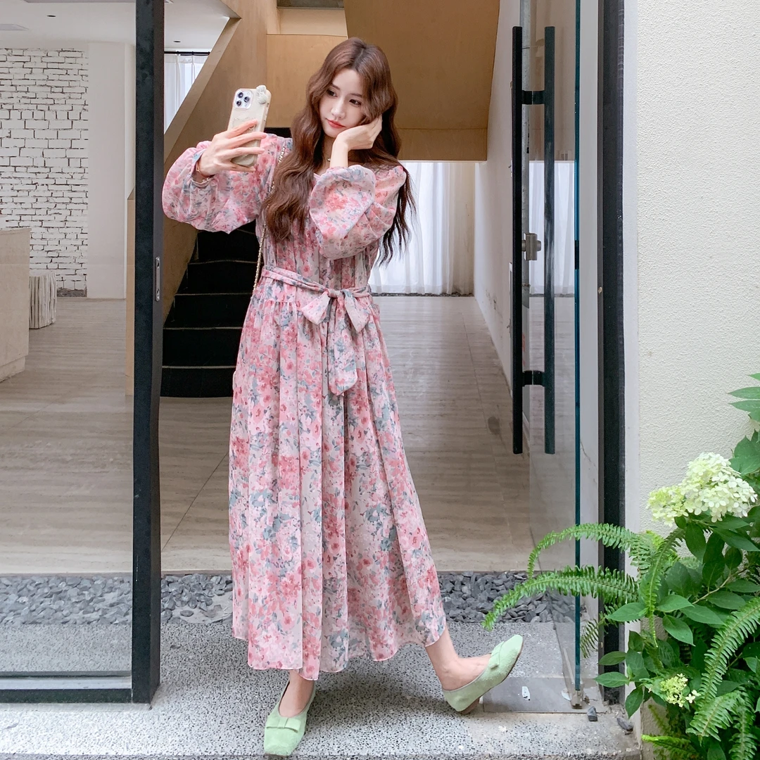 复古浪漫印花显瘦气质连衣裙女装2025秋季新款碎花收腰减龄连衣裙