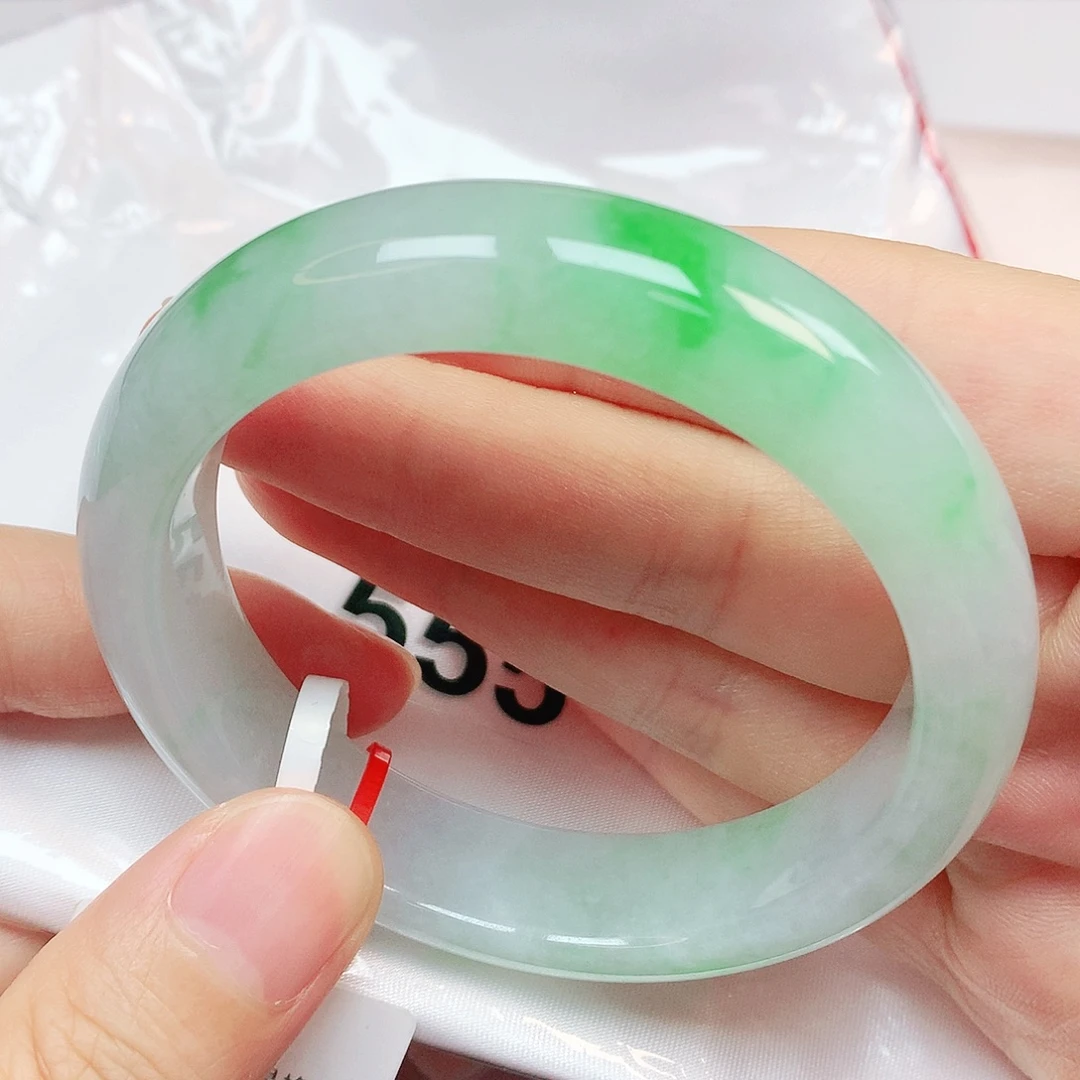 翡翠手镯未镶嵌抖音555