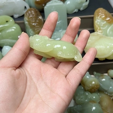 颈饰未镶嵌和田玉?****j