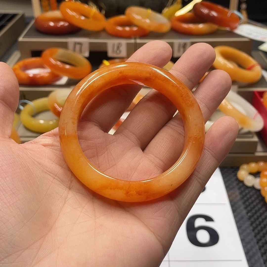 未镶嵌石英质玉（黄龙玉）手镯