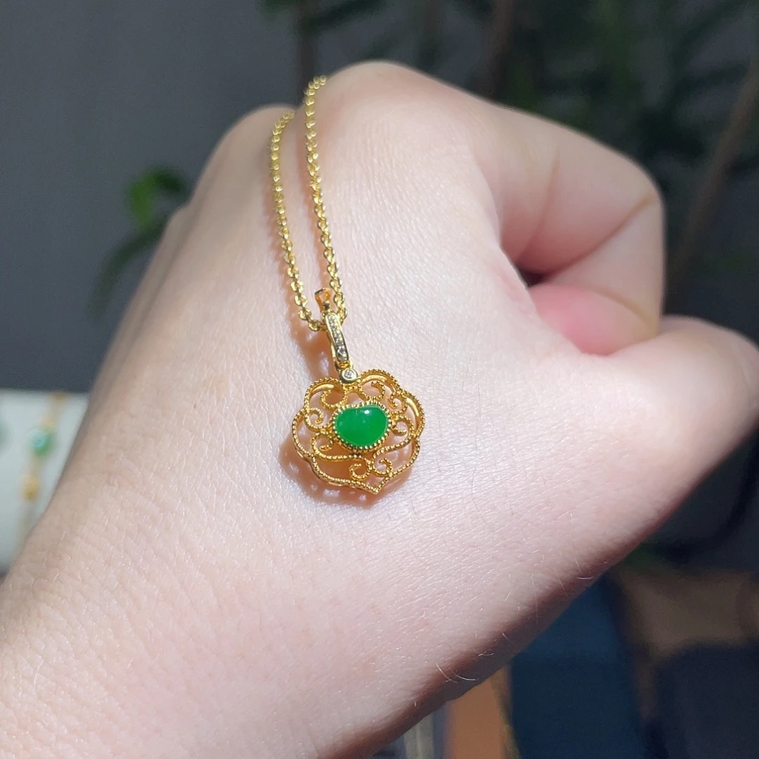 吊坠(不含链)18K金镶嵌翡翠阳绿爱心如意锁