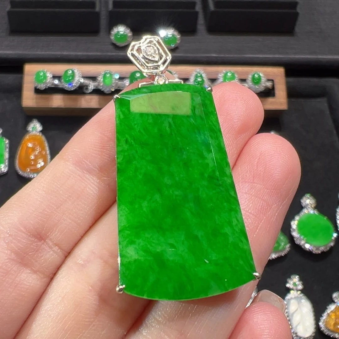 翡翠18K金镶嵌颈饰收到货48小时鉴赏期