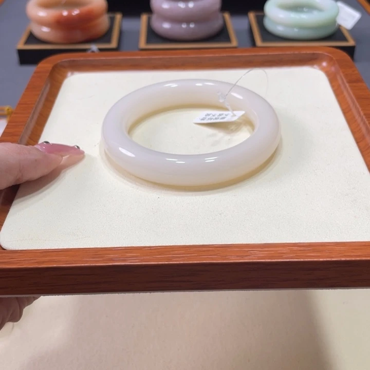 未镶嵌手镯石英岩玉晴*