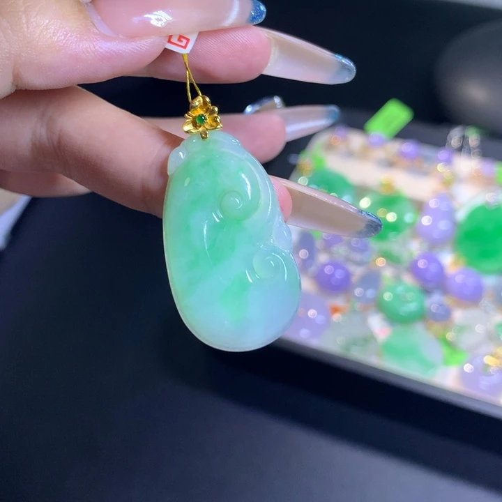 颈饰18K金镶嵌翡翠天然