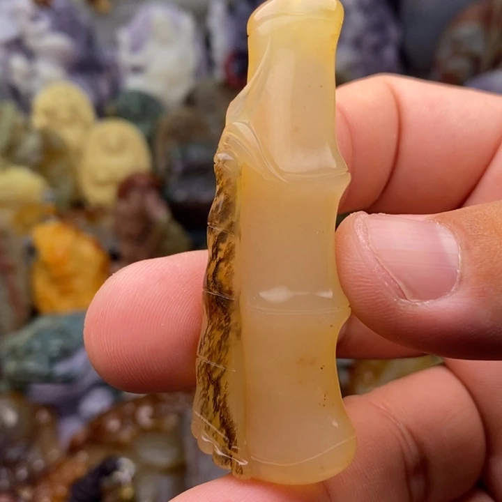 未镶嵌石英质玉（黄龙玉）颈饰水草料巧色竹节吊坠